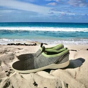 $ 10 $ add on Speedo Surfknit Pro Water Shoes Size 10 Black/Green